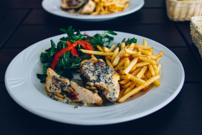 Food Plate Wood Restaurant 795x530